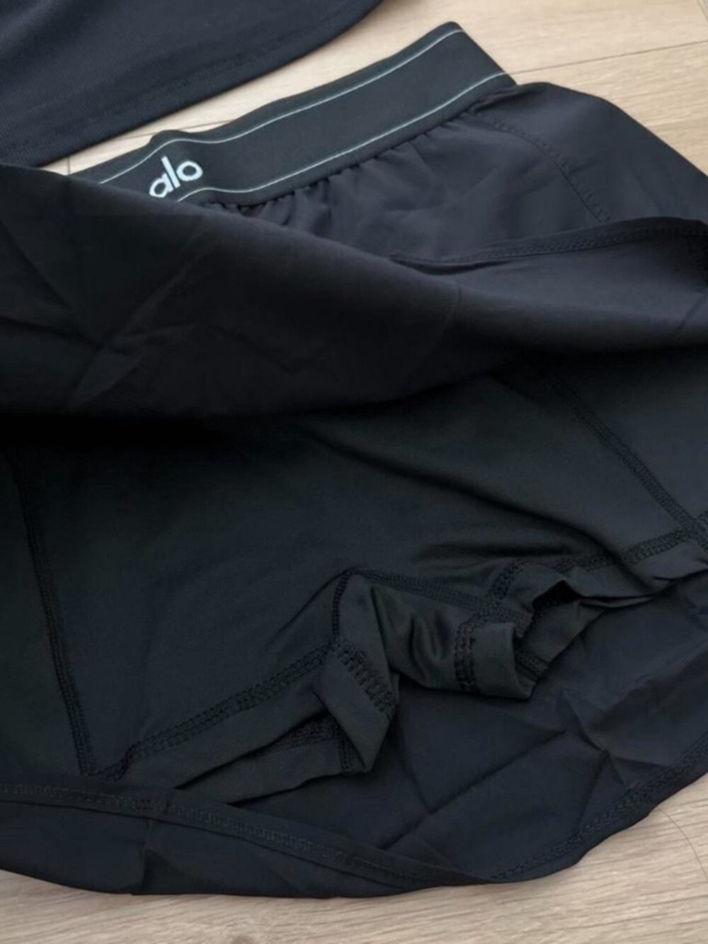 ALO Yoga Black Girls' Active Shorts with Logo Waistband - Picture 4 of 5
